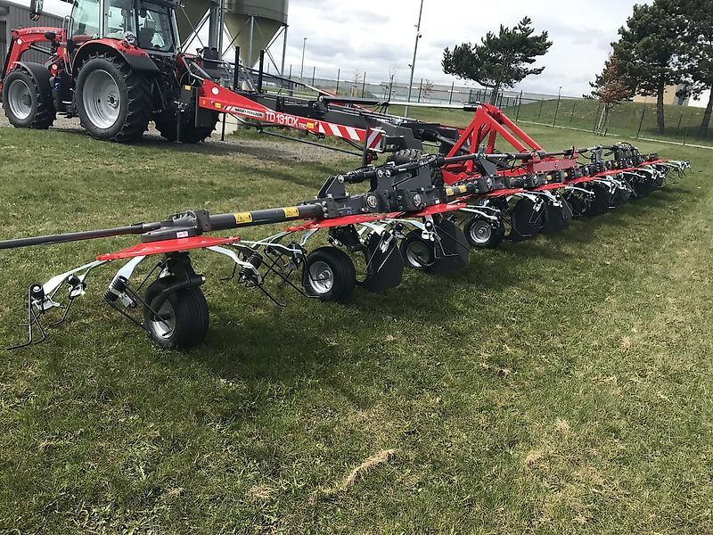 Massey Ferguson MF TD 1310 X TRC / Lotus 1250 Profi - Obraceč/ Shrnovač: obrázek 1 Massey Ferguson MF TD 1310 X TRC / Lotus 1250 Profi - Obraceč/ Shrnovač: obrázek 1