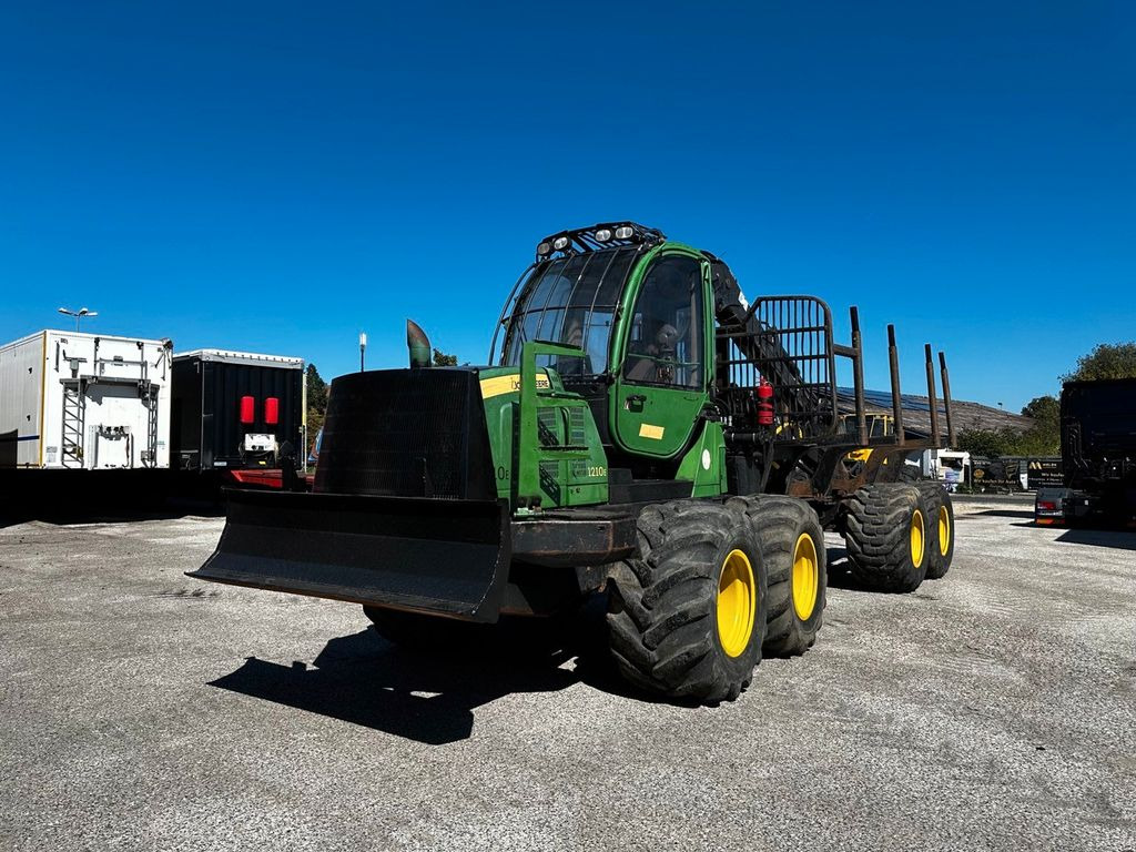 John Deere 1210E 10m CF710 KRAN - Vyvážecí souprava: obrázek 1 John Deere 1210E 10m CF710 KRAN - Vyvážecí souprava: obrázek 1