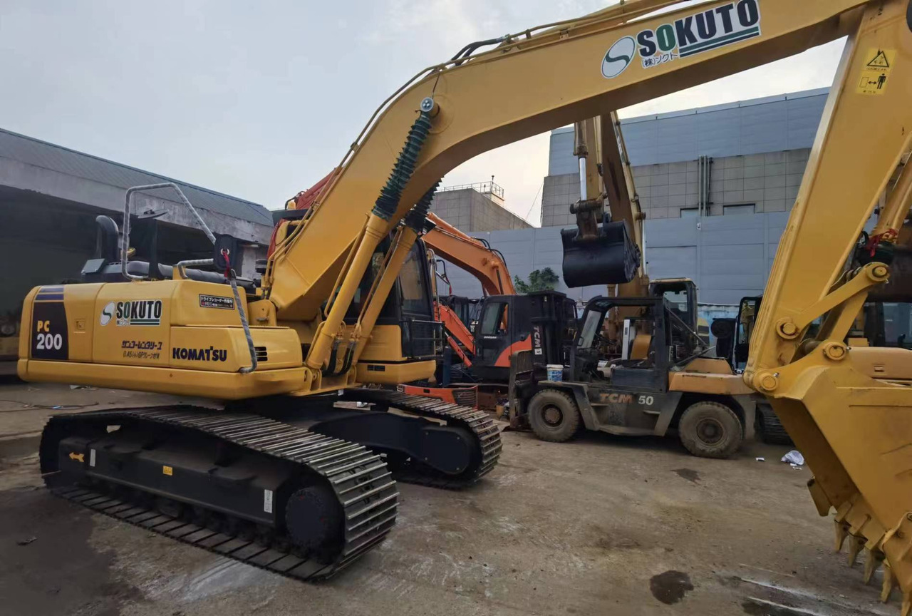 Komatsu PC200 PC210 PC220 Used Excavator in Excellent Work Condition - Pásové rýpadlo: obrázek 4 Komatsu PC200 PC210 PC220 Used Excavator in Excellent Work Condition - Pásové rýpadlo: obrázek 4