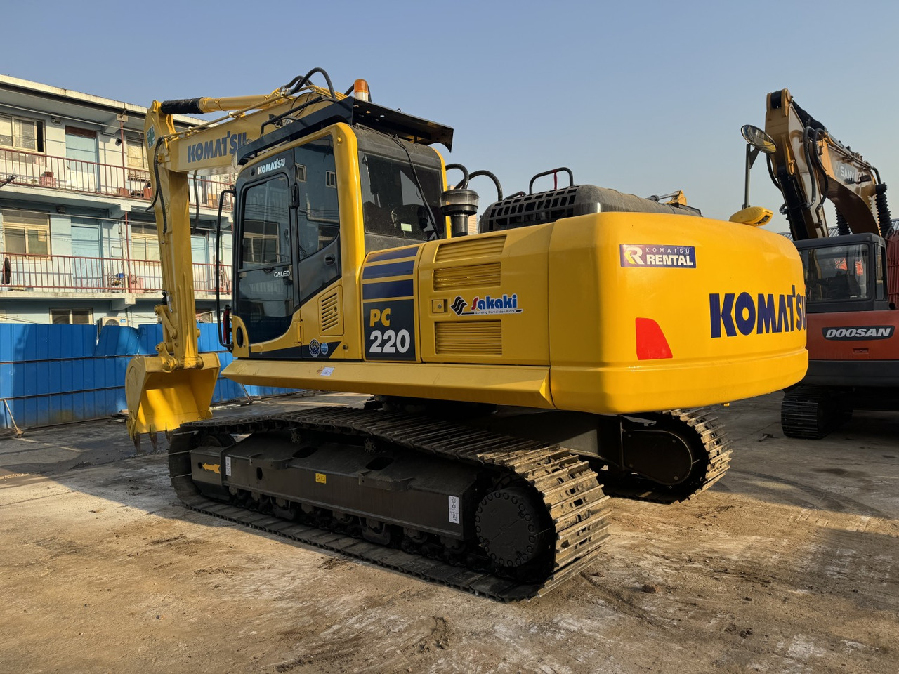Komatsu PC220 PC210 PC200 Komatsu Crawler Hight Quality Used Excavator - Pásové rýpadlo: obrázek 2 Komatsu PC220 PC210 PC200 Komatsu Crawler Hight Quality Used Excavator - Pásové rýpadlo: obrázek 2