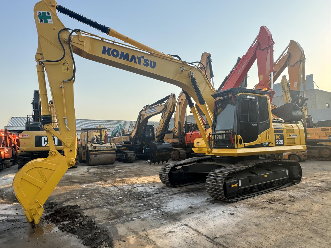 Komatsu PC220 PC210 PC200 Used Excavator Hydraulic Crawler in Good Price - Pásové rýpadlo: obrázek 5 Komatsu PC220 PC210 PC200 Used Excavator Hydraulic Crawler in Good Price - Pásové rýpadlo: obrázek 5