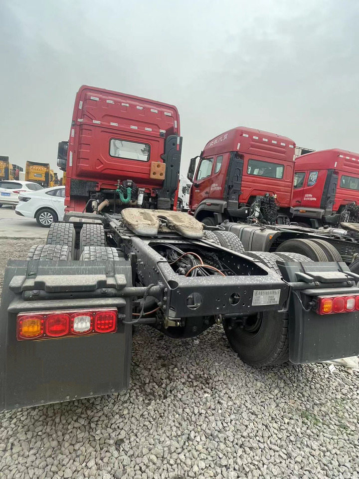 Schacman Slightly Used X3000 X5000 (6*4) Semi Truck head Truck Head Tipper Head - Tahač: obrázek 1 Schacman Slightly Used X3000 X5000 (6*4) Semi Truck head Truck Head Tipper Head - Tahač: obrázek 1