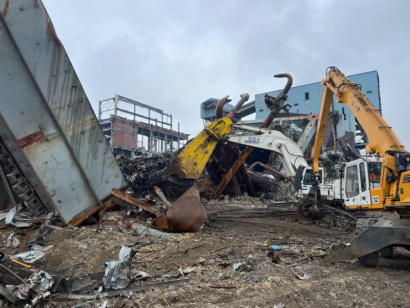 Pásové rýpadlo Liebherr R984C: obrázek 16