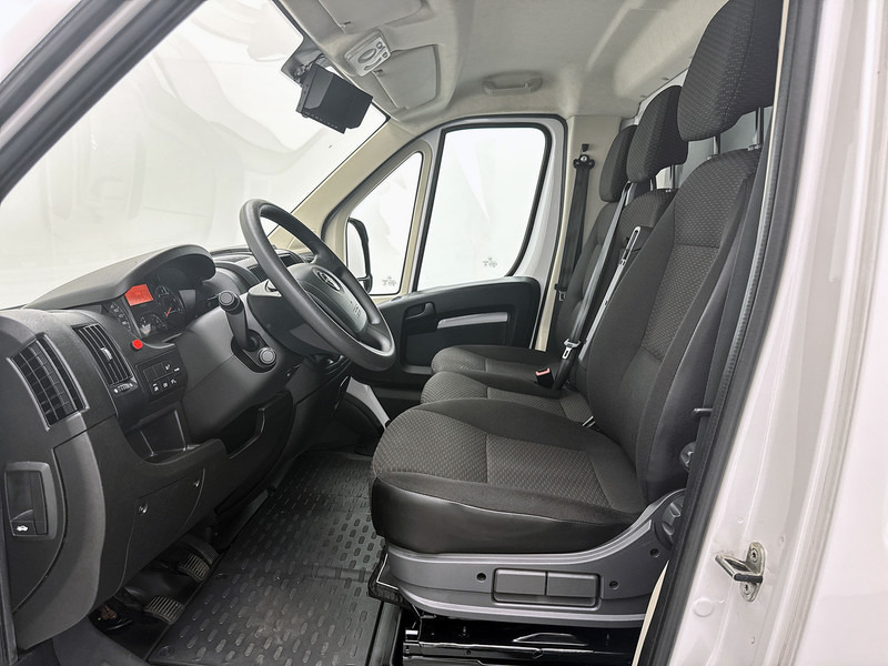 Opel Movano 2.2D 140pk Bakwagen D'Hollandia laadklep Achteruitrijcamera Airco Cruise control - Dodávka skřín: obrázek 4 Opel Movano 2.2D 140pk Bakwagen D'Hollandia laadklep Achteruitrijcamera Airco Cruise control - Dodávka skřín: obrázek 4