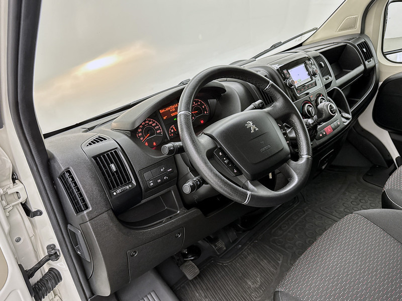 Peugeot Boxer 330 2.2 BlueHDi 120 L1H1 Premium Navigatie Achteruitrijcamera Betimmering Cruise Control - Malá dodávka: obrázek 5 Peugeot Boxer 330 2.2 BlueHDi 120 L1H1 Premium Navigatie Achteruitrijcamera Betimmering Cruise Control - Malá dodávka: obrázek 5