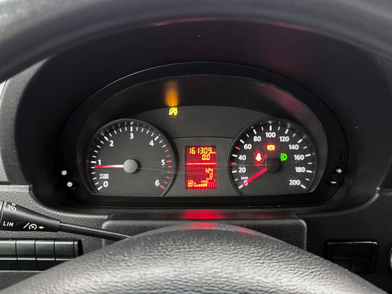 Volkswagen Crafter 35 2.0 TDI L1H1 2x schuifdeur Inrichting Lucht geveerde stoel Cruise control Airco - Furgon: obrázek 5 Volkswagen Crafter 35 2.0 TDI L1H1 2x schuifdeur Inrichting Lucht geveerde stoel Cruise control Airco - Furgon: obrázek 5