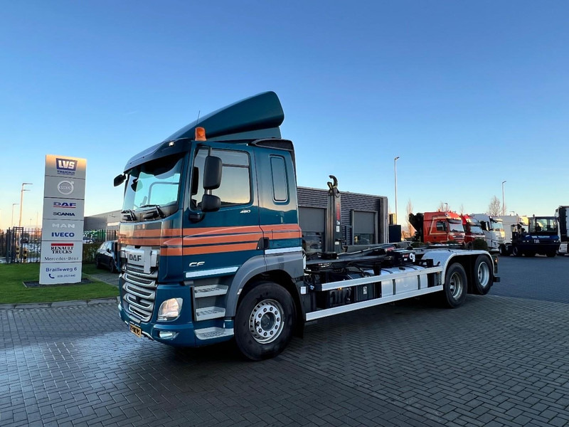 DAF CF85 6x2 containersysteem Only 350.000km / HIAB XR 26S Haakarmsyteem - Hákový nosič kontejnerů: obrázek 1 DAF CF85 6x2 containersysteem Only 350.000km / HIAB XR 26S Haakarmsyteem - Hákový nosič kontejnerů: obrázek 1