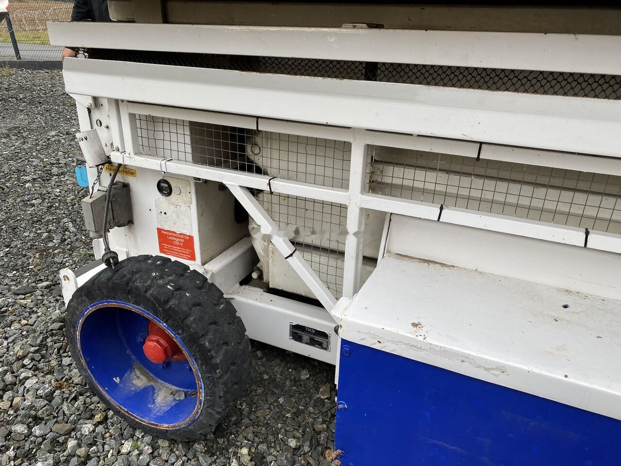 Bluelift NACELA LIFT TKD HL 80 EV / Electrica / 9,7 m / 850 kg - Nůžková plošina: obrázek 4 Bluelift NACELA LIFT TKD HL 80 EV / Electrica / 9,7 m / 850 kg - Nůžková plošina: obrázek 4