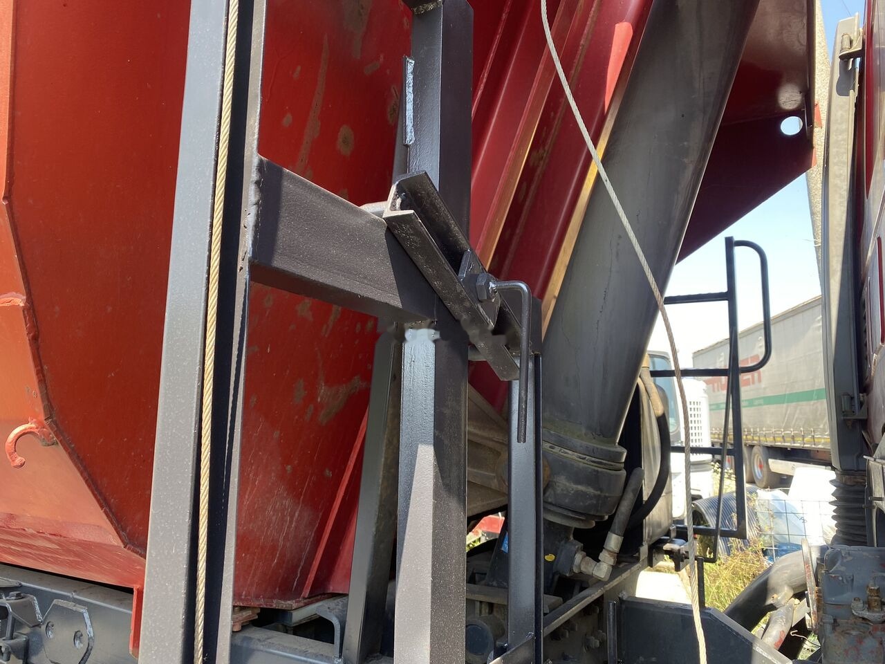 Hyva HARDOX 6x4 BENA basculabila CA NOUA - Valníková nástavba: obrázek 4 Hyva HARDOX 6x4 BENA basculabila CA NOUA - Valníková nástavba: obrázek 4