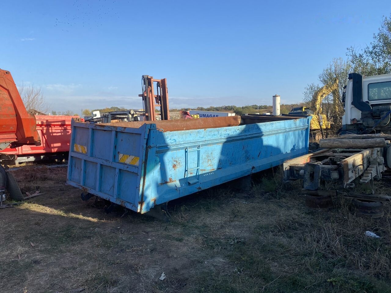 Hyva bena originala DAF 8x4 cu semisasiu si cilindru basculare - Sklápěcí nástavba: obrázek 2 Hyva bena originala DAF 8x4 cu semisasiu si cilindru basculare - Sklápěcí nástavba: obrázek 2