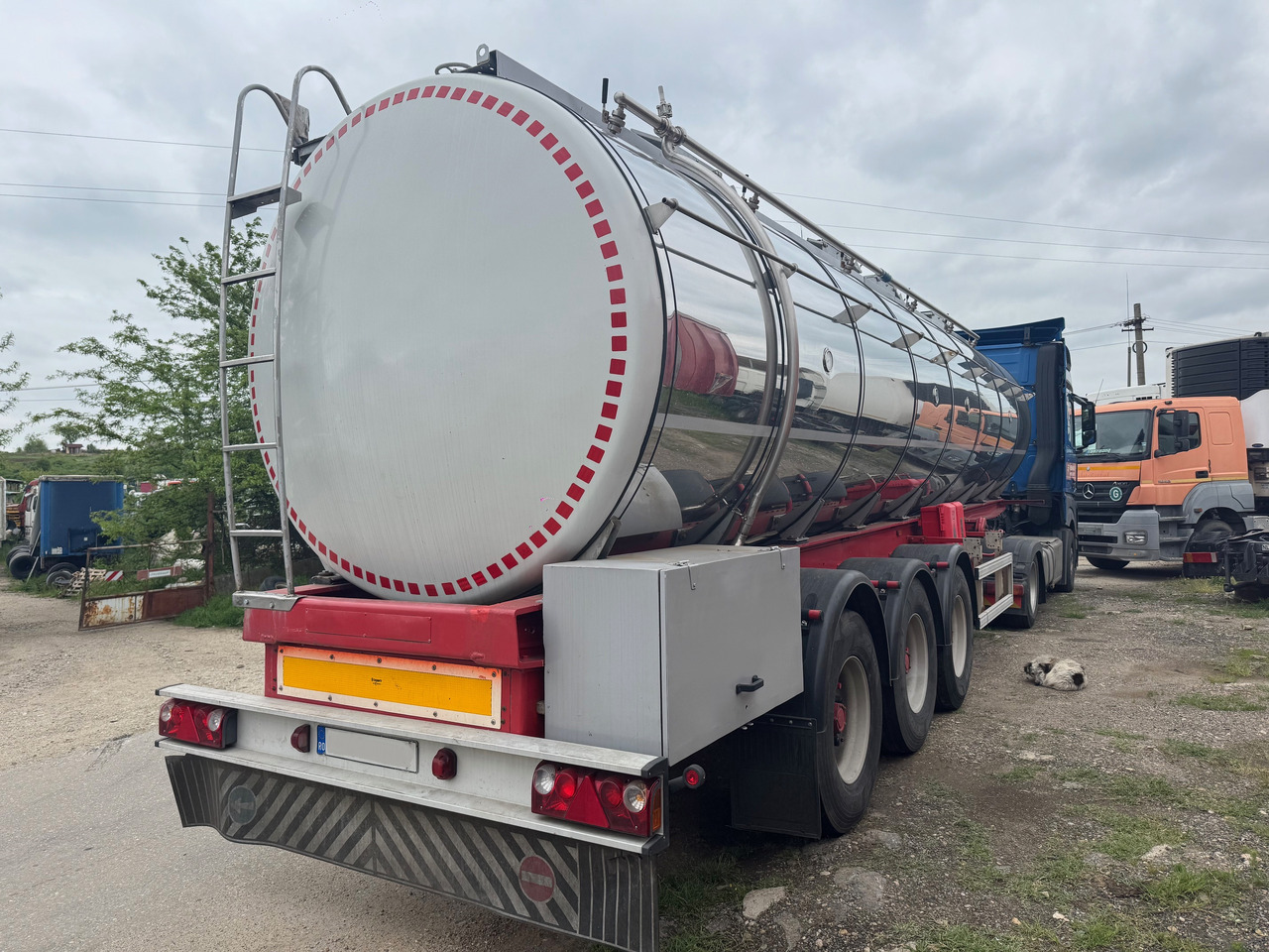 Menci Transport lichide ALIMENTARE - Cisternový návěs: obrázek 5 Menci Transport lichide ALIMENTARE - Cisternový návěs: obrázek 5