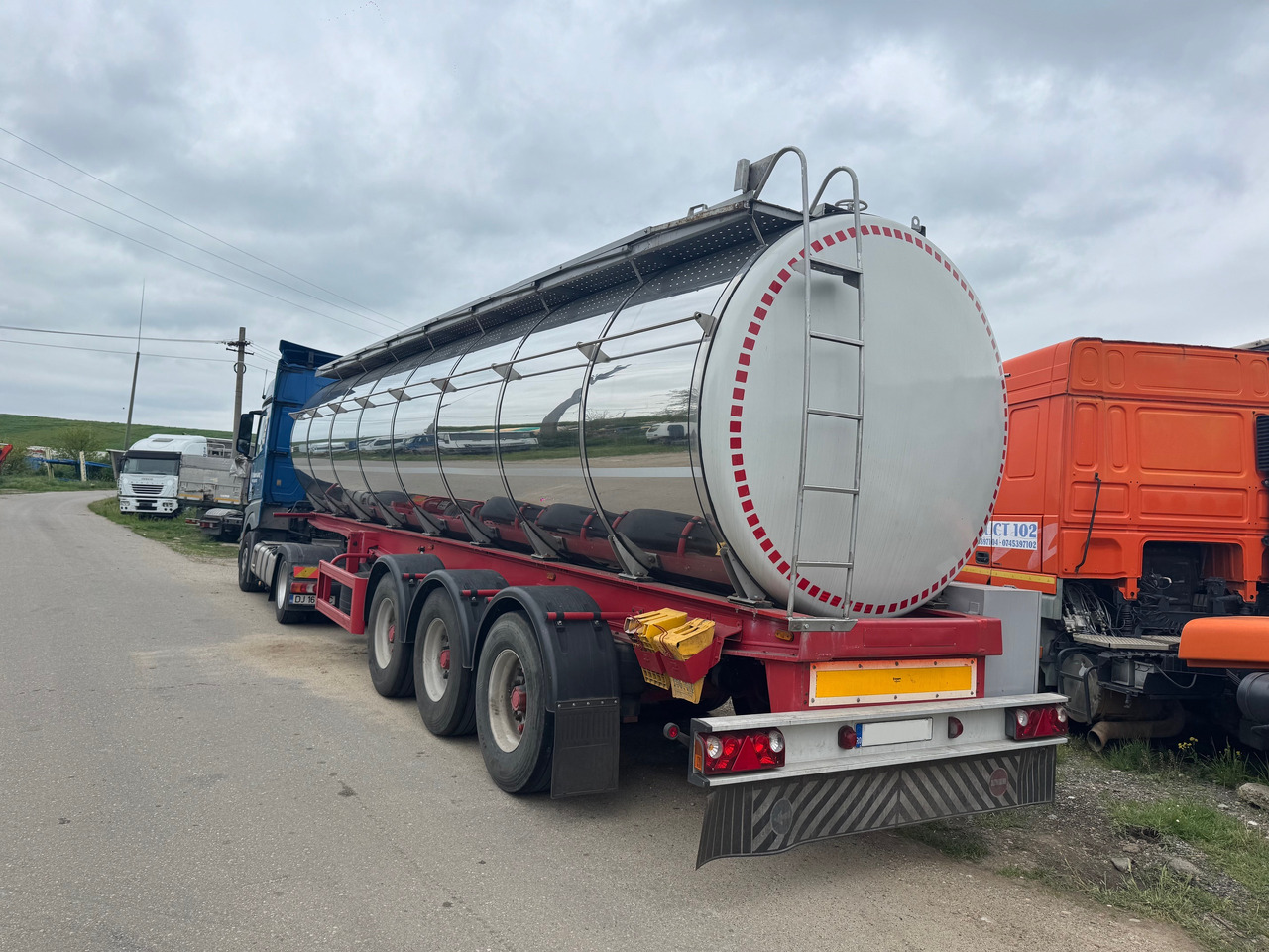 Menci Transport lichide ALIMENTARE - Cisternový návěs: obrázek 3 Menci Transport lichide ALIMENTARE - Cisternový návěs: obrázek 3