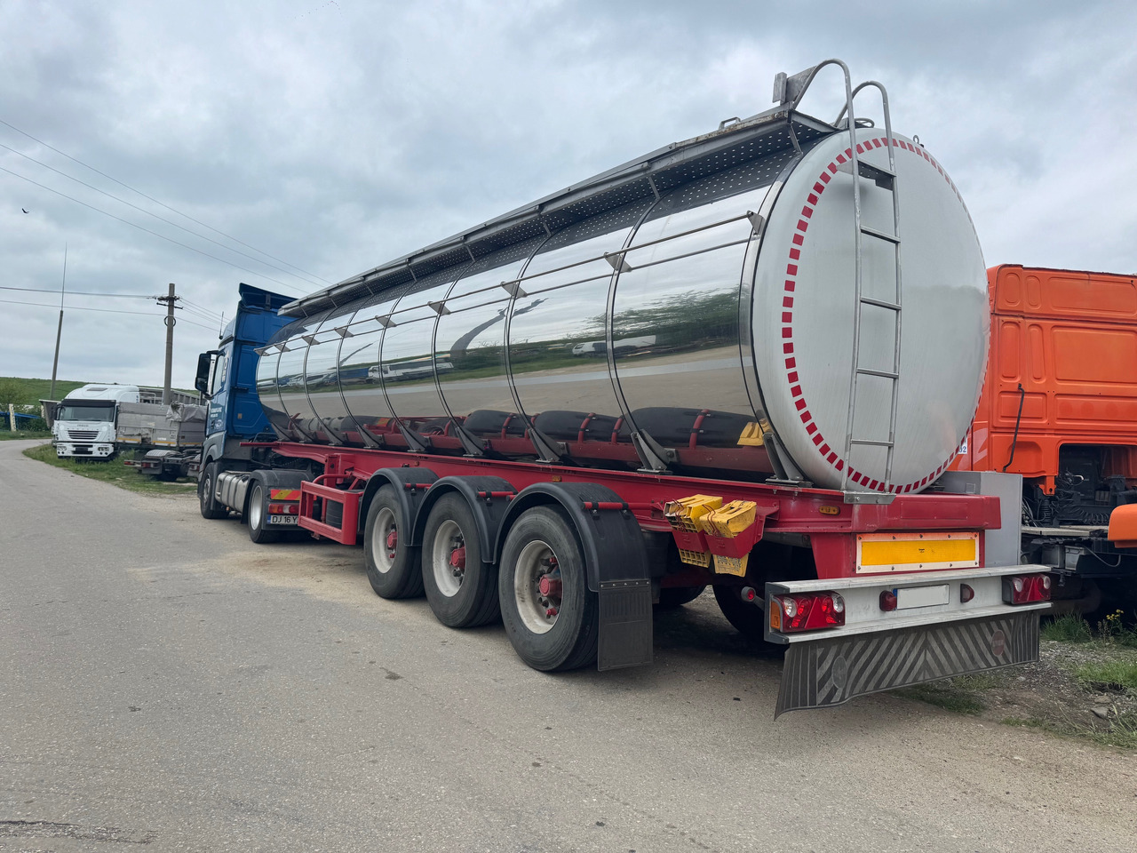Menci Transport lichide ALIMENTARE - Cisternový návěs: obrázek 4 Menci Transport lichide ALIMENTARE - Cisternový návěs: obrázek 4