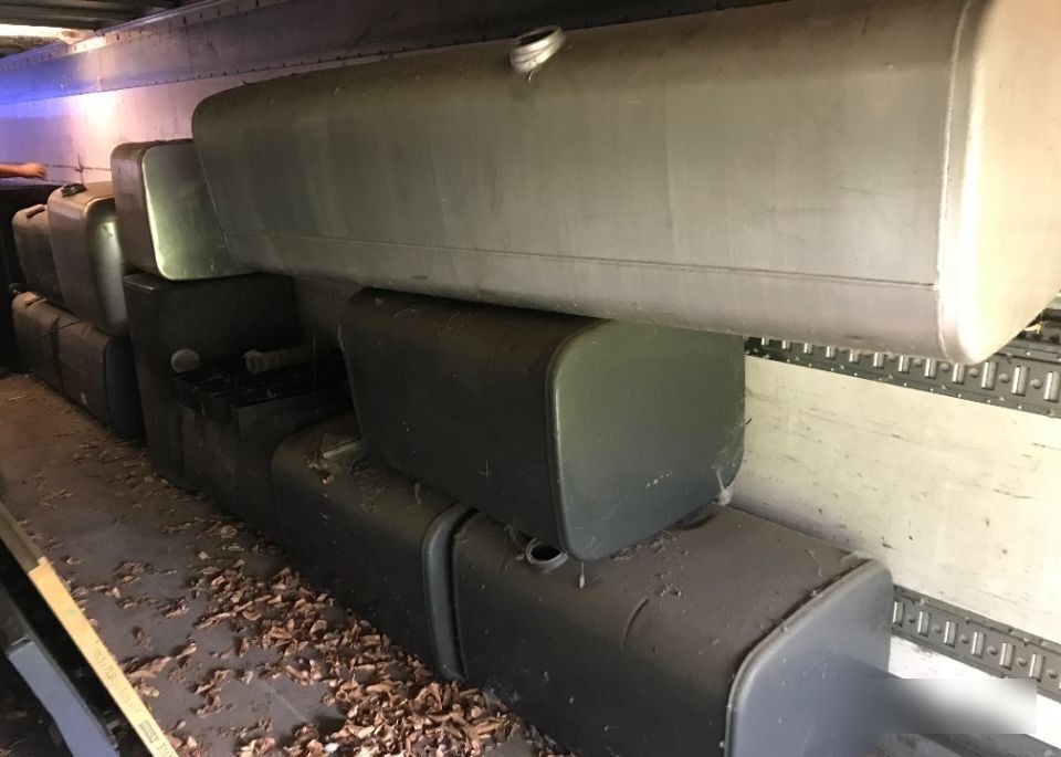 Rezervor tir camion second hand din dezmembrari - Palivová nádrž pro Nákladní auto: obrázek 1 Rezervor tir camion second hand din dezmembrari - Palivová nádrž pro Nákladní auto: obrázek 1