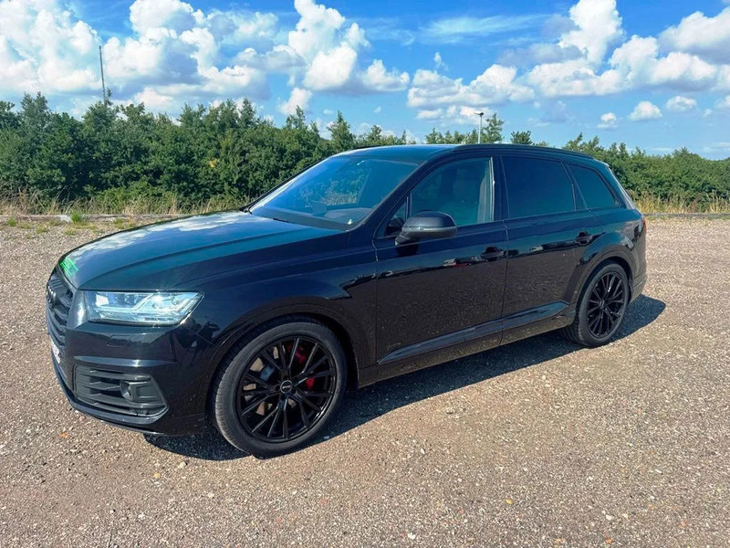 Audi SQ7 Black Edition. panoramo sun roof. . oil heater. head up display. 21" alu weels. night vision. B&O sound system. - SUV: obrázek 2 Audi SQ7 Black Edition. panoramo sun roof. . oil heater. head up display. 21" alu weels. night vision. B&O sound system. - SUV: obrázek 2