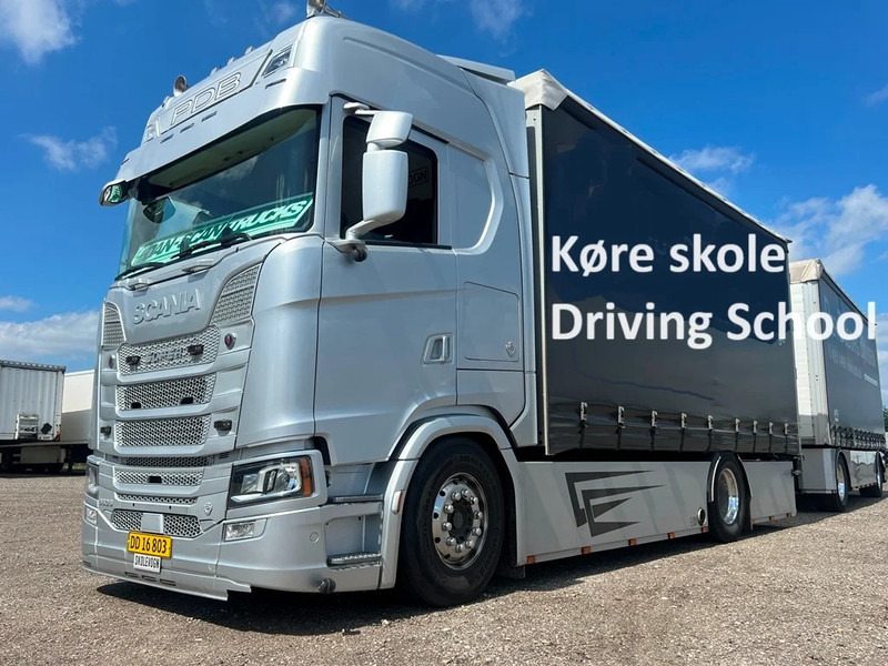 Skříňový nákladní auto Scania S660 V8 Driving school pedal. Special Interior. Air / Air suspension.: obrázek 1