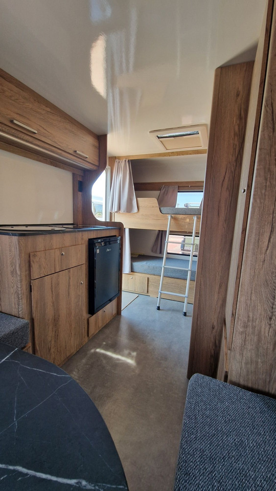N-LAZUR Niewiadów Nowa Przyczepa Kempingowa dla 4 osób z Łazienką - Karavan: obrázek 2 N-LAZUR Niewiadów Nowa Przyczepa Kempingowa dla 4 osób z Łazienką - Karavan: obrázek 2