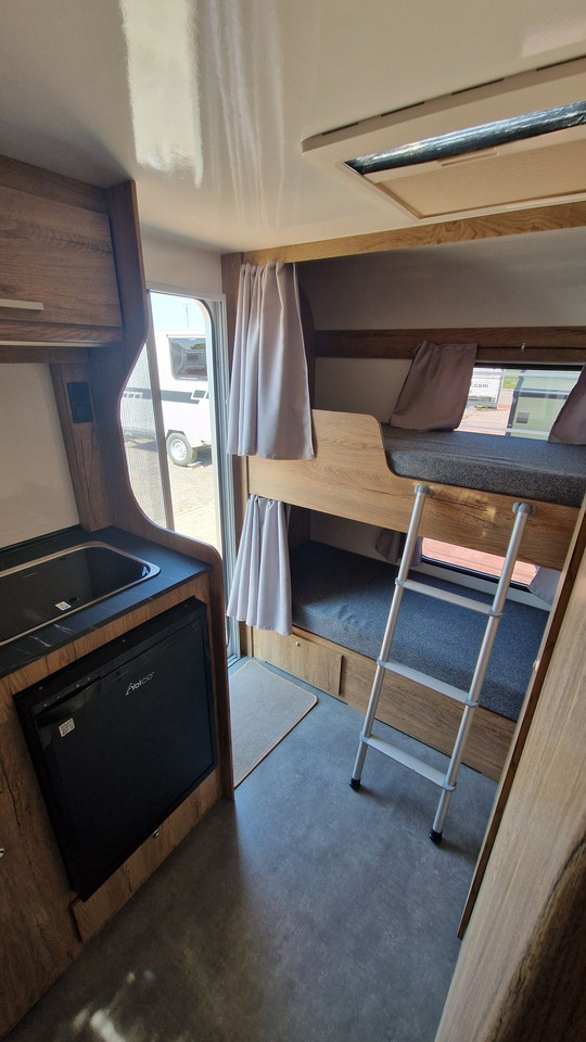 N-LAZUR Niewiadów Nowa Przyczepa Kempingowa dla 4 osób z Łazienką - Karavan: obrázek 3 N-LAZUR Niewiadów Nowa Przyczepa Kempingowa dla 4 osób z Łazienką - Karavan: obrázek 3