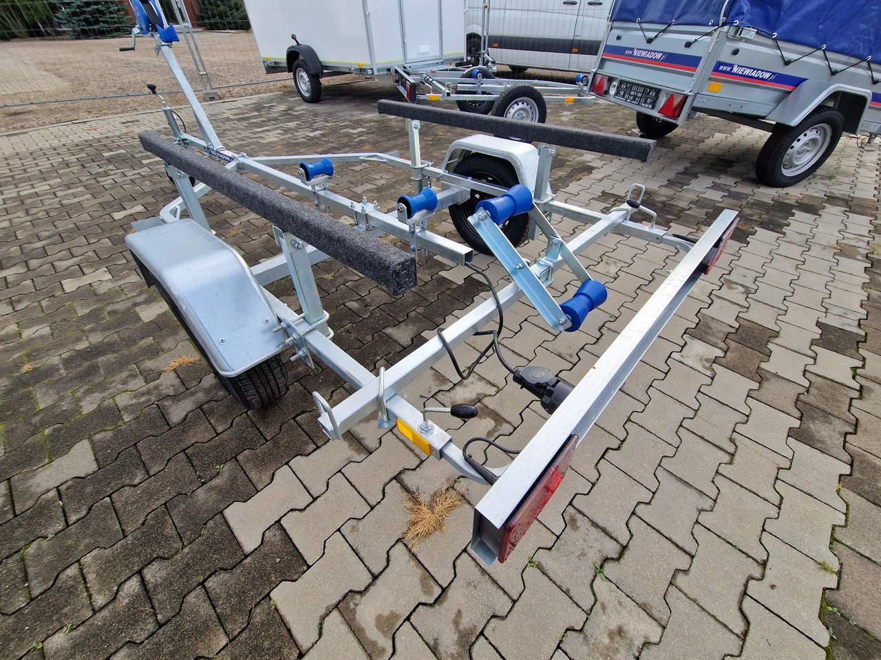 Nowa Przyczepa 2025 Podłodziowa ponton łódź Niewiadów P400 P415 do 6m - Přívěs na přepravu automobilů: obrázek 2 Nowa Przyczepa 2025 Podłodziowa ponton łódź Niewiadów P400 P415 do 6m - Přívěs na přepravu automobilů: obrázek 2