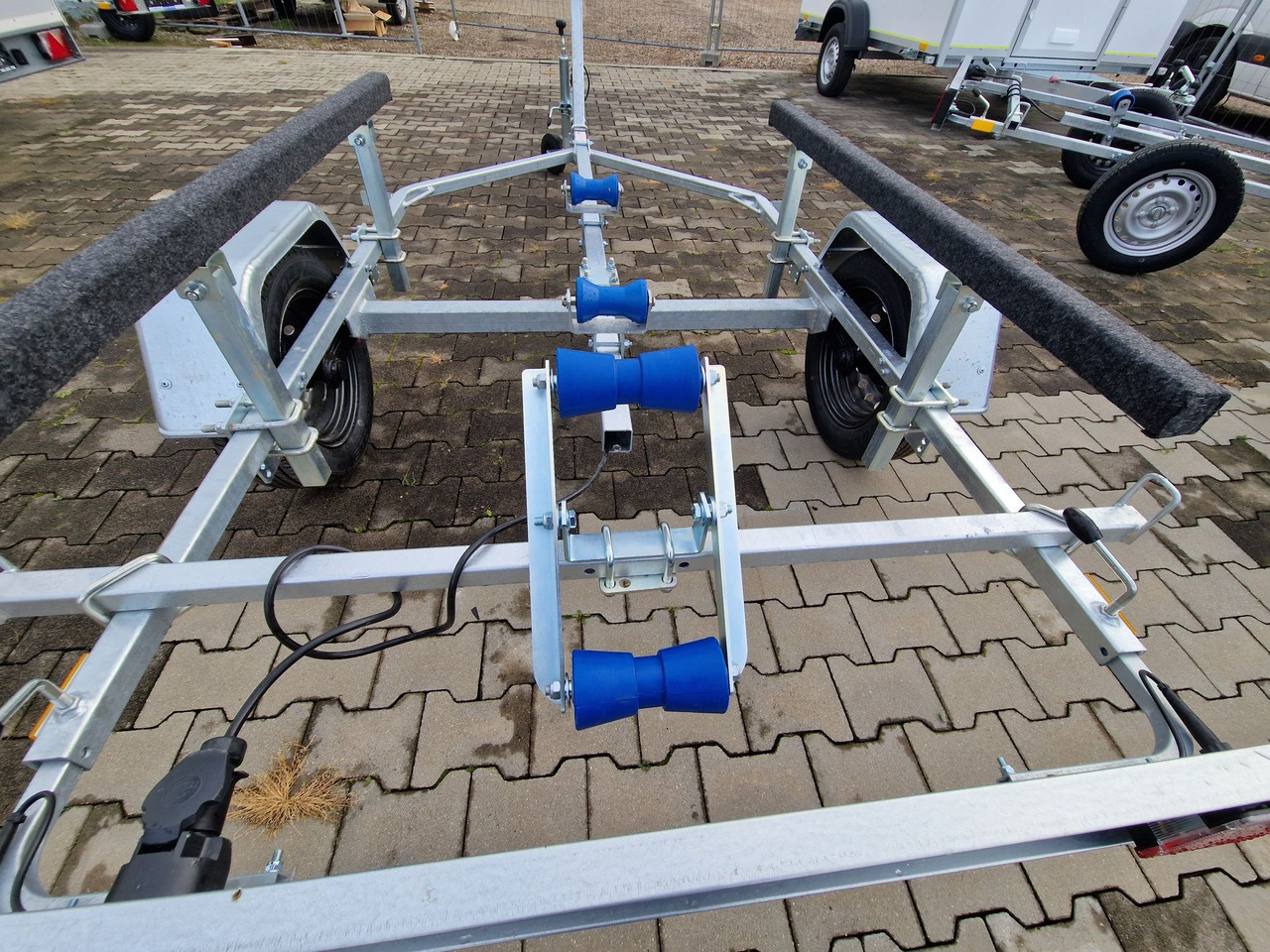 Nowa Przyczepa 2025 Podłodziowa ponton łódź Niewiadów P400 P415 do 6m - Přívěs na přepravu automobilů: obrázek 1 Nowa Przyczepa 2025 Podłodziowa ponton łódź Niewiadów P400 P415 do 6m - Přívěs na přepravu automobilů: obrázek 1