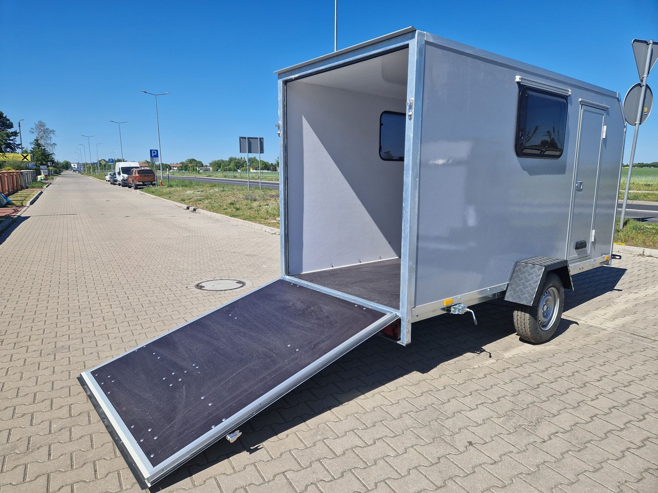 Przyczepa kempingowa Motocamp dla motocykla - Karavan: obrázek 2 Przyczepa kempingowa Motocamp dla motocykla - Karavan: obrázek 2