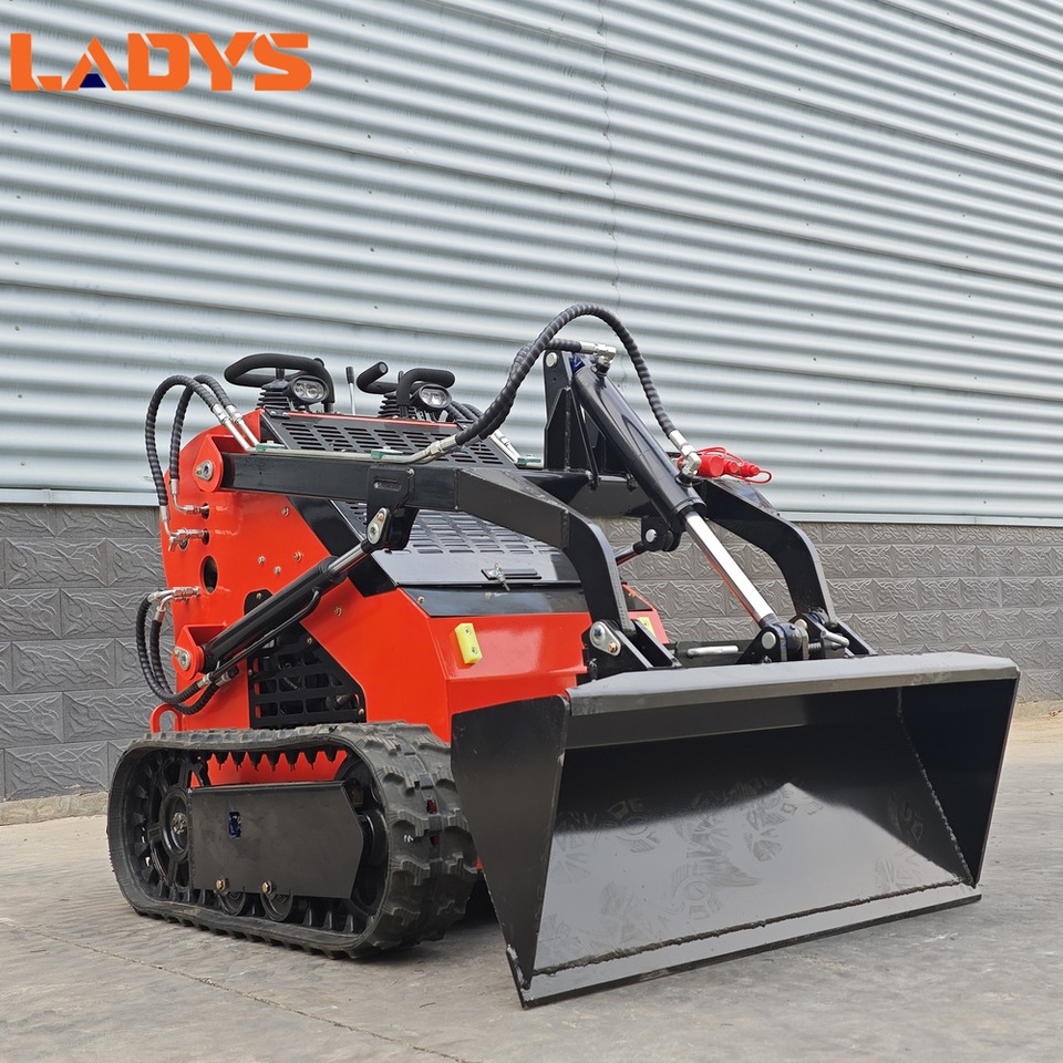 LADYS LA380 Mini Skid Steer CE Certification Kubota Engine(Factory Outlet) Mini Skid steer Loader For Sale - Smykový nakladač: obrázek 3 LADYS LA380 Mini Skid Steer CE Certification Kubota Engine(Factory Outlet) Mini Skid steer Loader For Sale - Smykový nakladač: obrázek 3