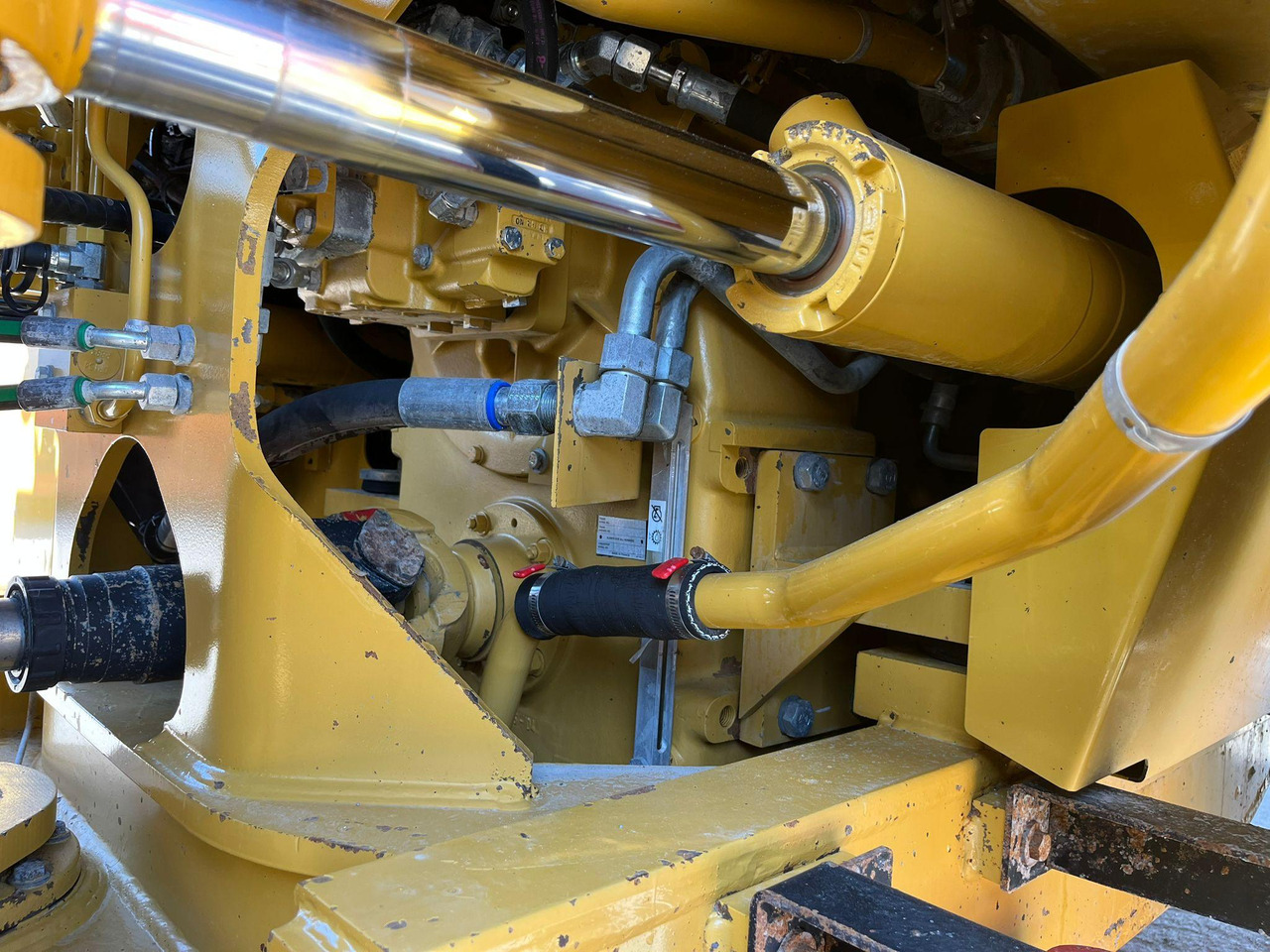Kolový nakladač Caterpillar 966 H: obrázek 15