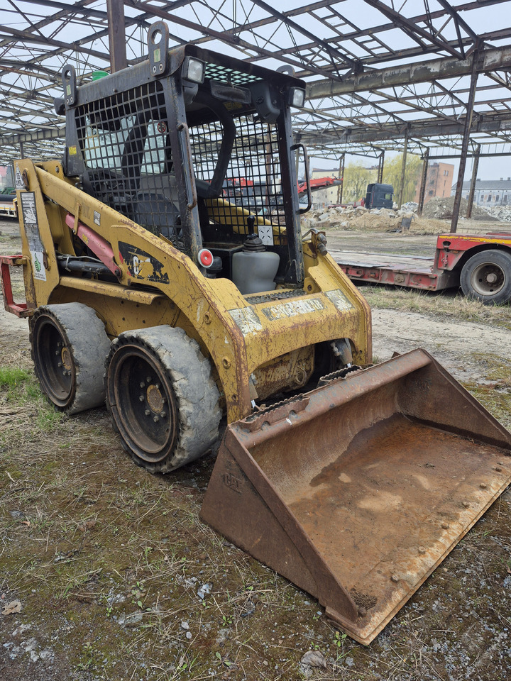 CATERPILLAR 216B3 - Smykový nakladač: obrázek 3 CATERPILLAR 216B3 - Smykový nakladač: obrázek 3