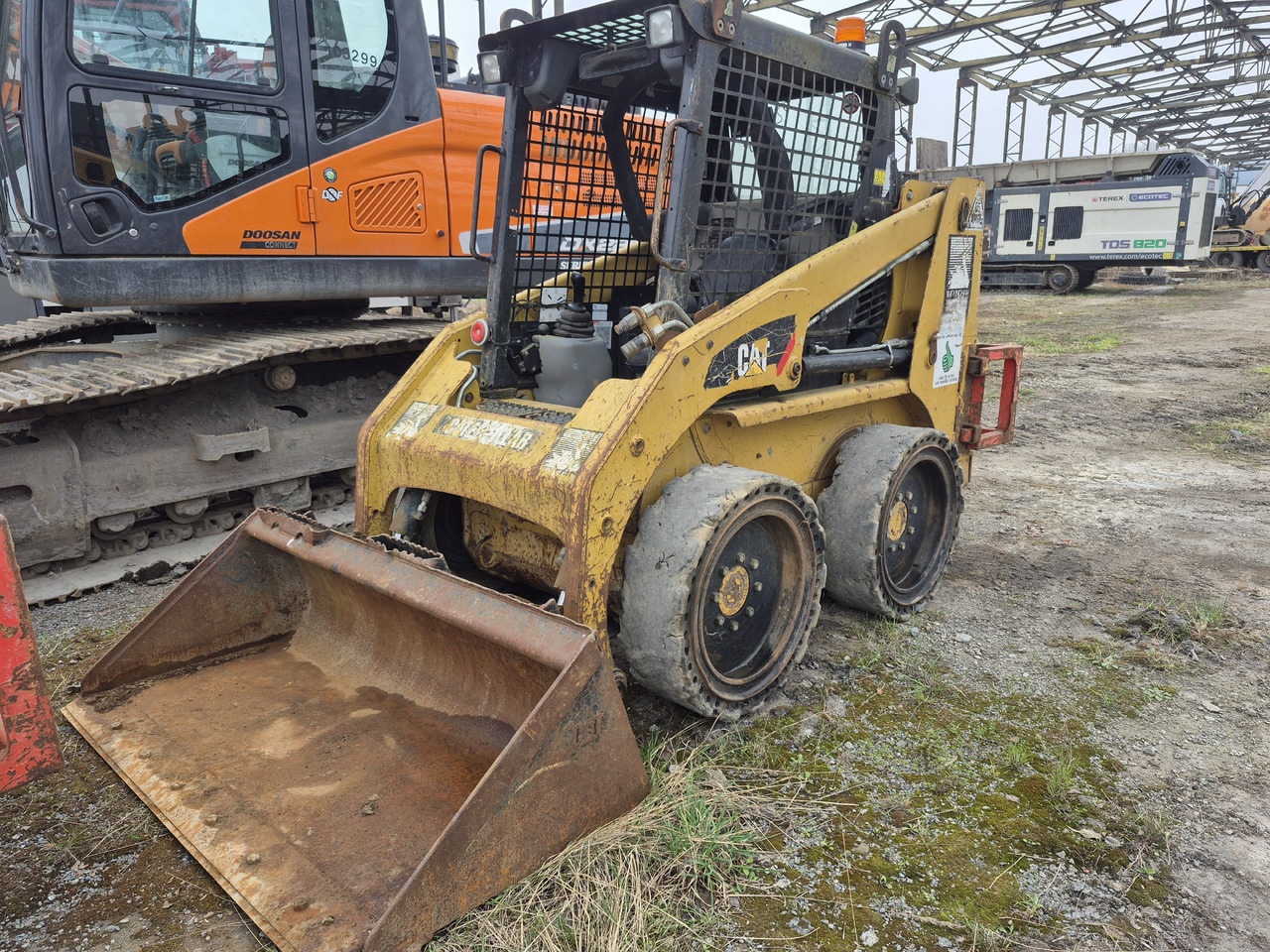 CATERPILLAR 216B3 - Smykový nakladač: obrázek 2 CATERPILLAR 216B3 - Smykový nakladač: obrázek 2
