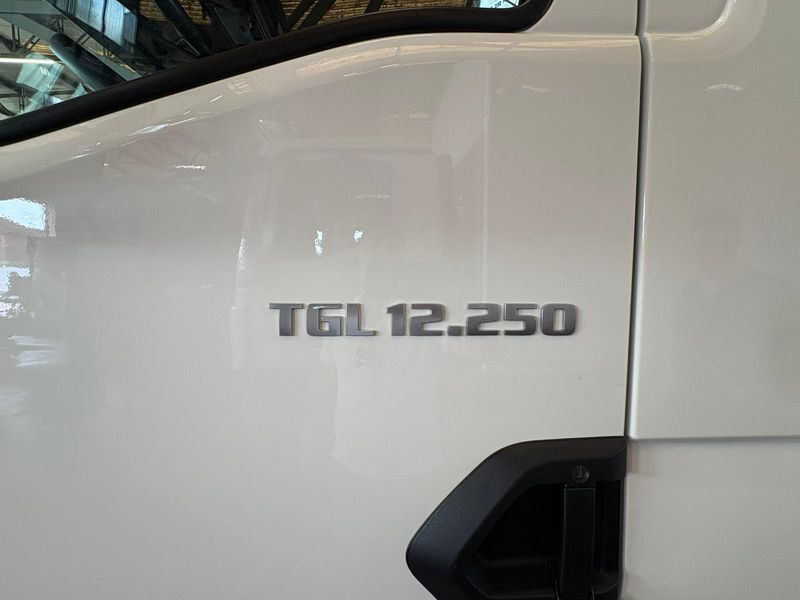 Skříňový nákladní auto CUBO CON PEDANA 4x2 250hp MAN TGL 12.250 4x2 BL CH: obrázek 9