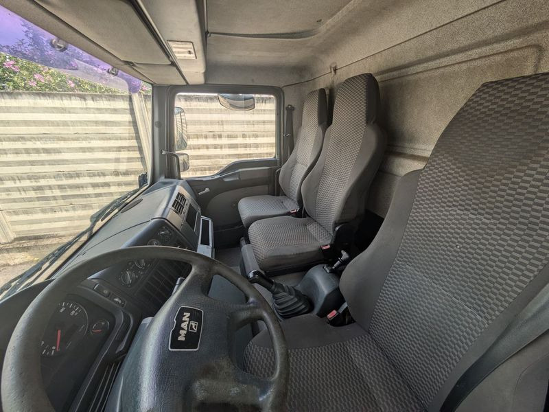 Camion cassone coibentato MAN MAN TGL 7.180 - Skříňový nákladní auto: obrázek 5 Camion cassone coibentato MAN MAN TGL 7.180 - Skříňový nákladní auto: obrázek 5
