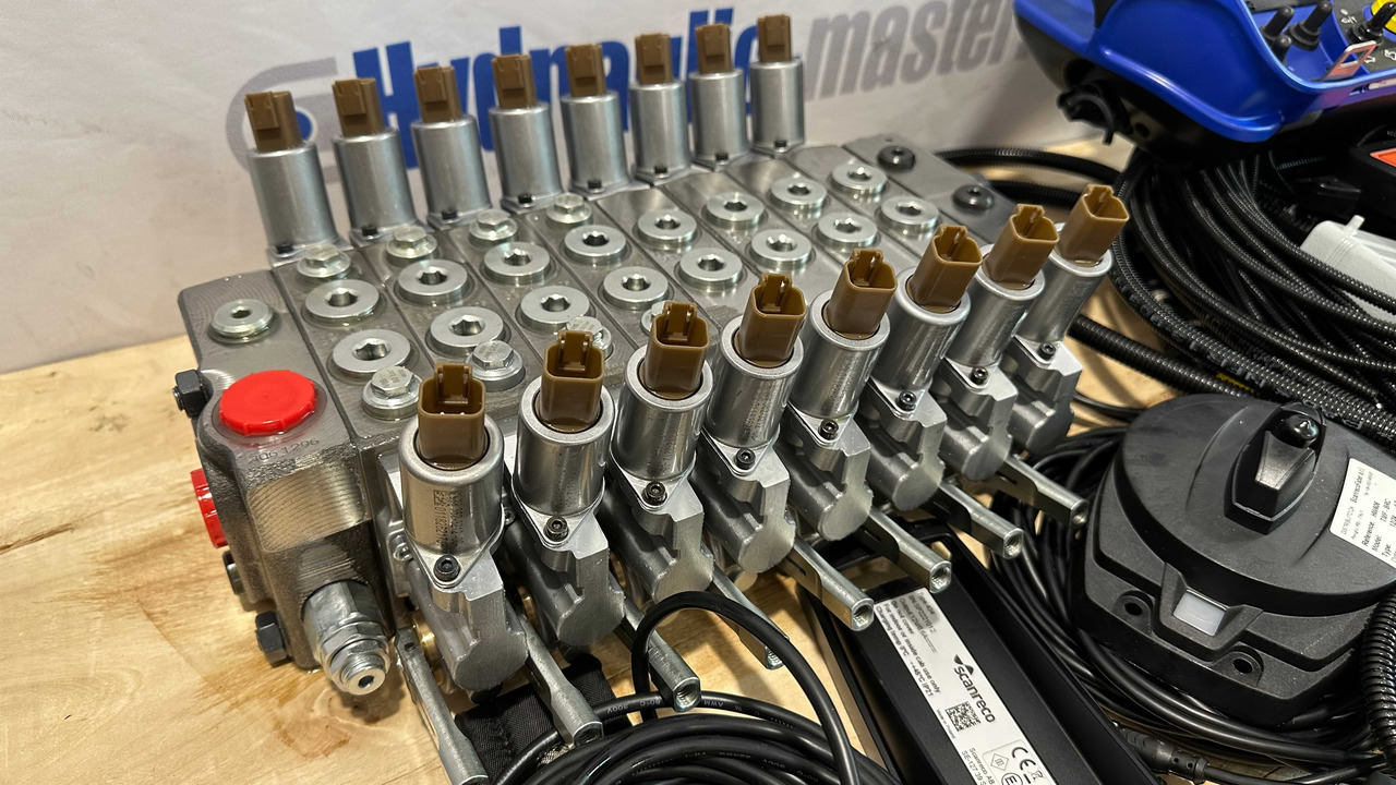 Set Scanreco RC400 with Walvoil DPX100 Fassi, Effer, Atlas, Manitou - Vyvážecí přívěs: obrázek 2 Set Scanreco RC400 with Walvoil DPX100 Fassi, Effer, Atlas, Manitou - Vyvážecí přívěs: obrázek 2