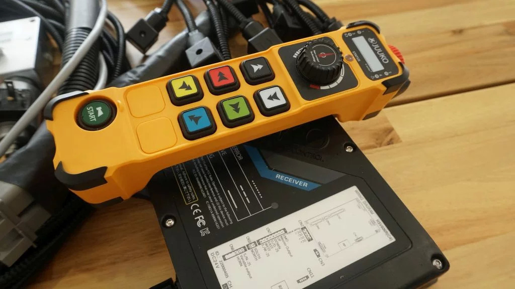 Stavební technika Monoblock hydraulic valve Galtech 3 sections 60 l/min 15 gpm 12 V + Remote radio Palfinger, Hiab, Fassi: obrázek 6