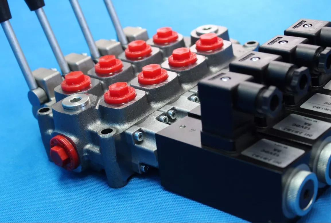 Zemědělská technika Galtech 4 Functions Valve 60L/min 12/24V + Radio Remote Juuko 800: obrázek 9 Zemědělská technika Galtech 4 Functions Valve 60L/min 12/24V + Radio Remote Juuko 800: obrázek 9