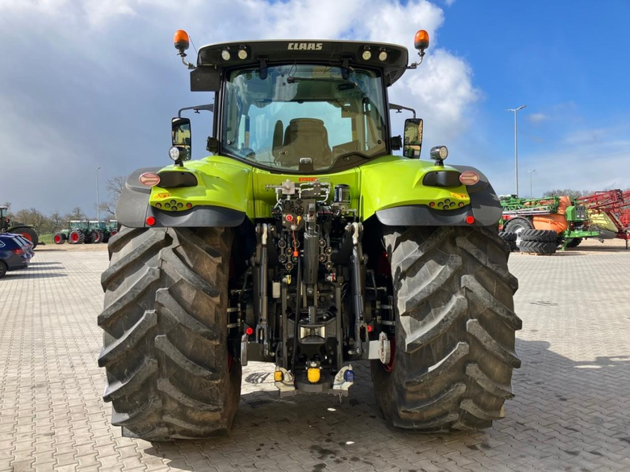 CLAAS AXION 870 - Traktor: obrázek 4 CLAAS AXION 870 - Traktor: obrázek 4