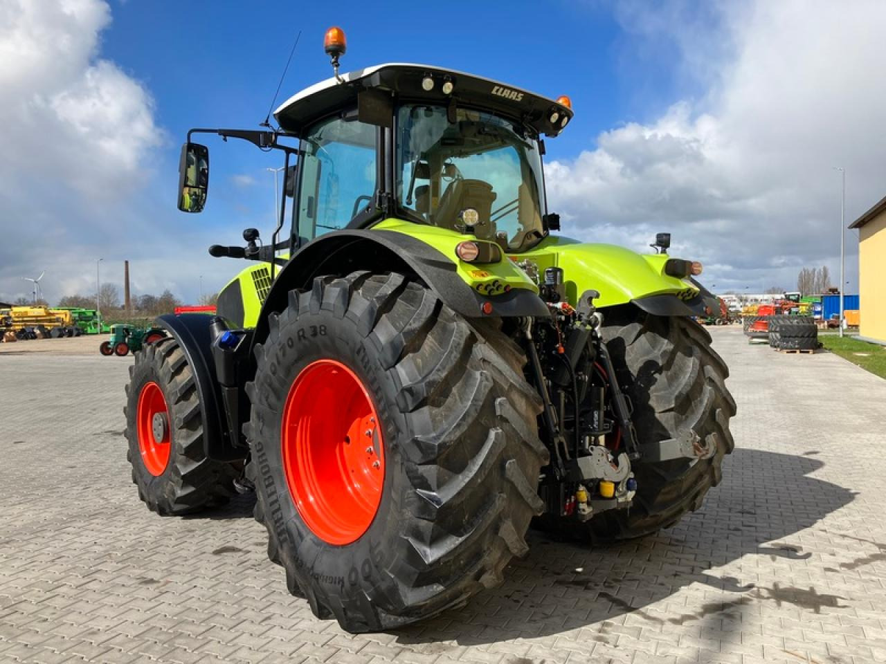 CLAAS AXION 870 - Traktor: obrázek 3 CLAAS AXION 870 - Traktor: obrázek 3