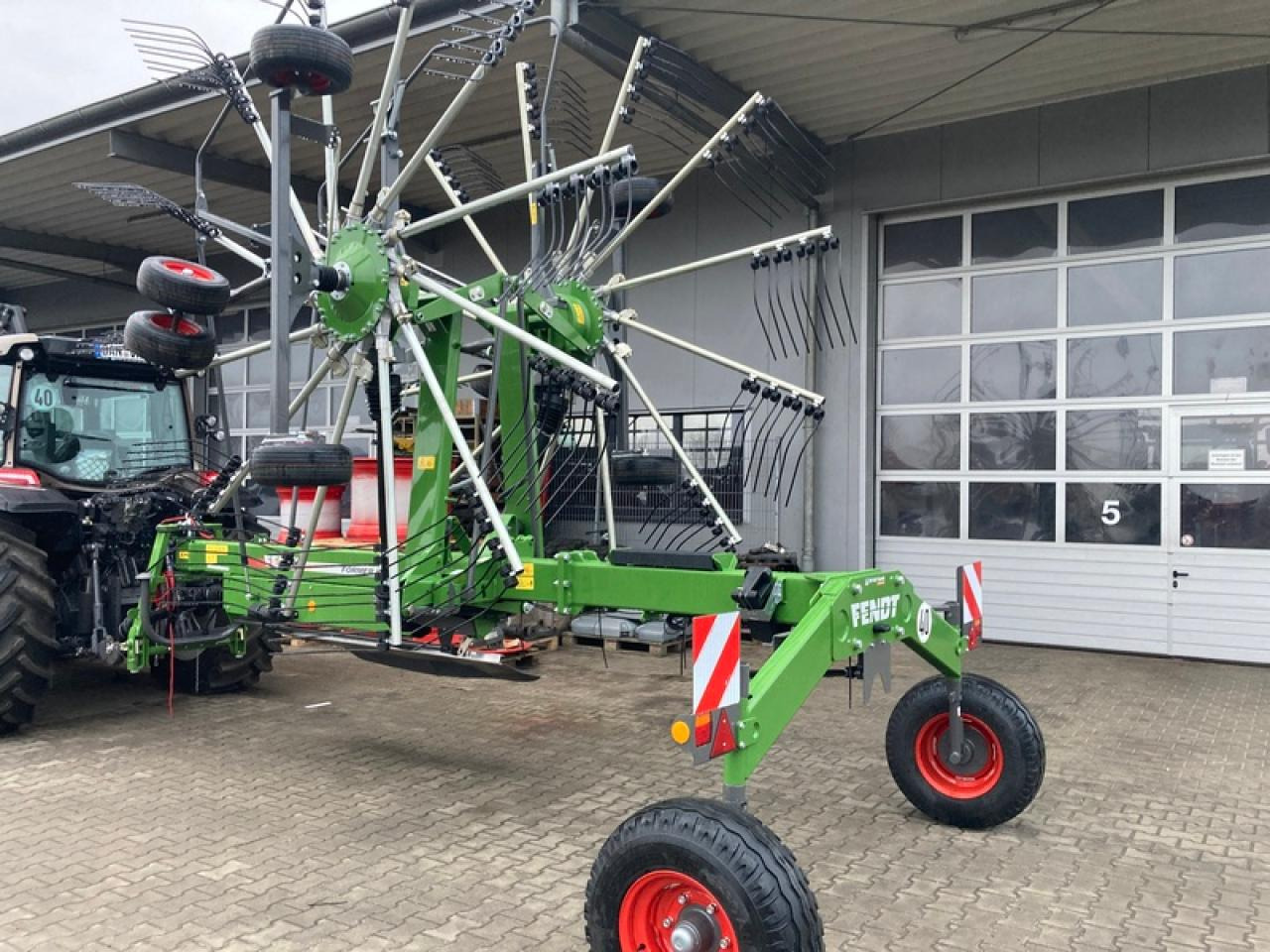 Fendt FORMER 880 MITTELSCHWADER - Obraceč/ Shrnovač: obrázek 4 Fendt FORMER 880 MITTELSCHWADER - Obraceč/ Shrnovač: obrázek 4