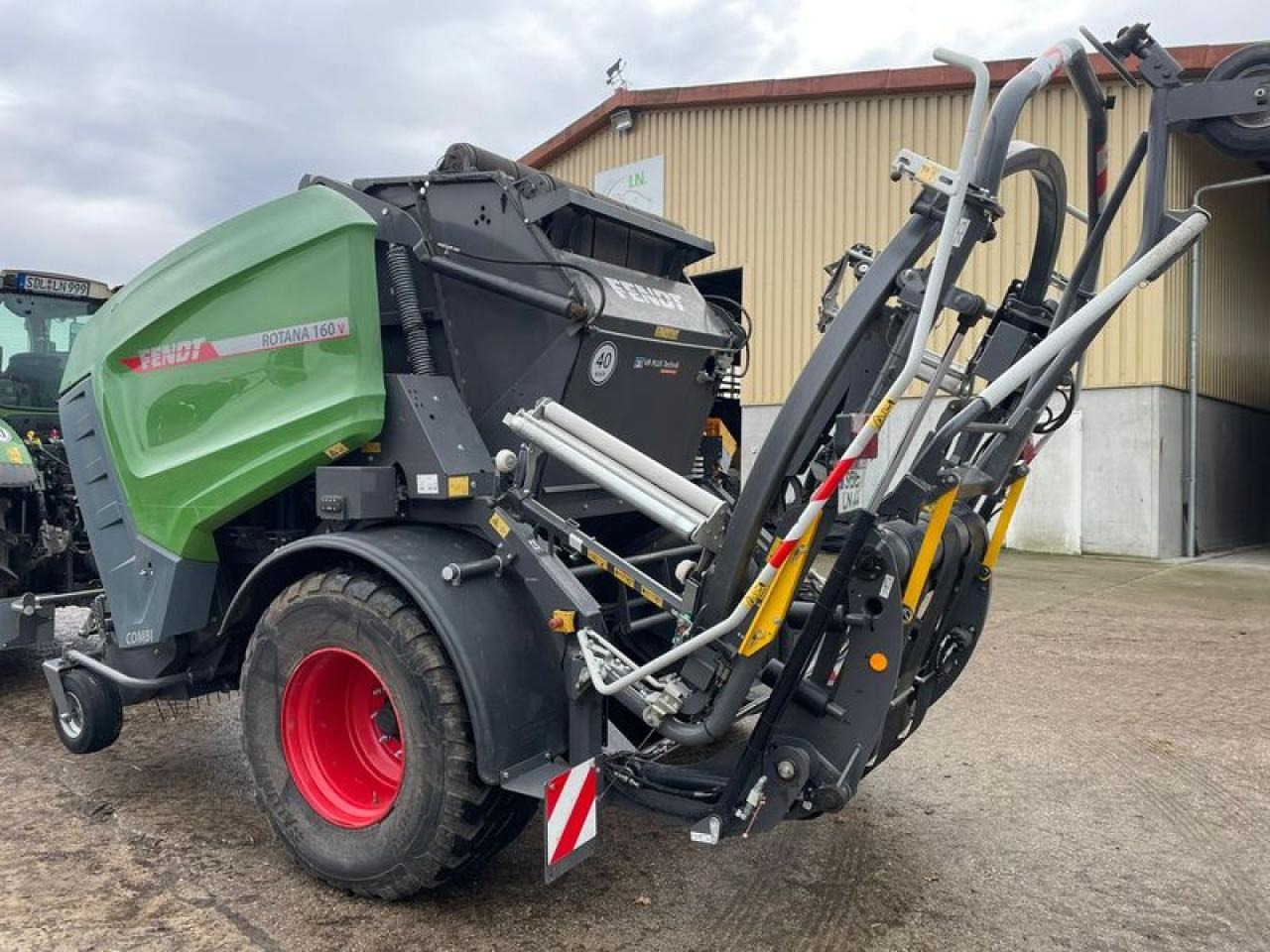 Fendt ROTANA 160 V COMBI - Lis na válcové balíky: obrázek 3 Fendt ROTANA 160 V COMBI - Lis na válcové balíky: obrázek 3