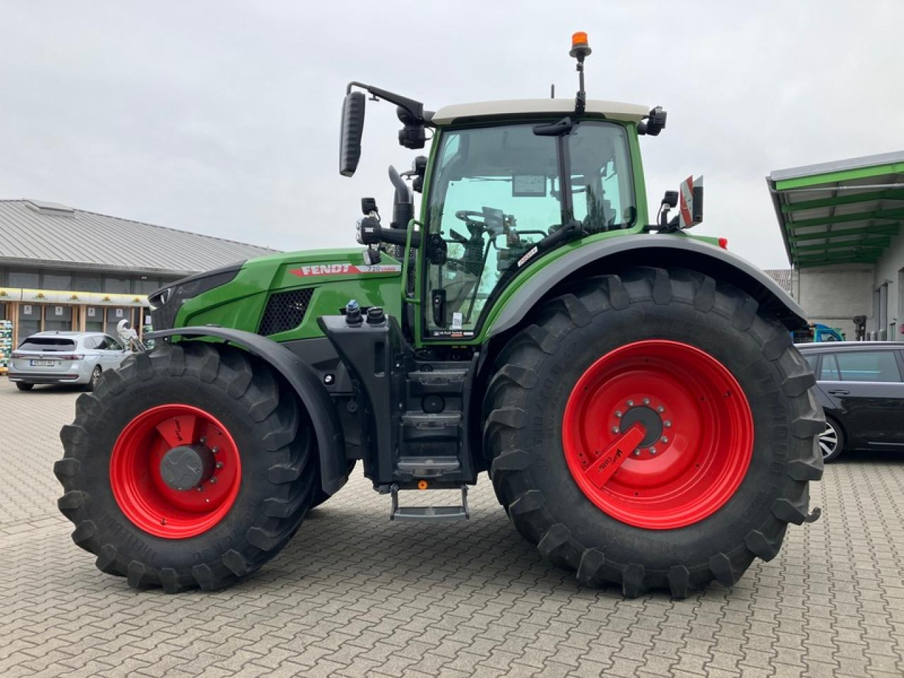 Fendt VARIO 720 - Traktor: obrázek 2 Fendt VARIO 720 - Traktor: obrázek 2