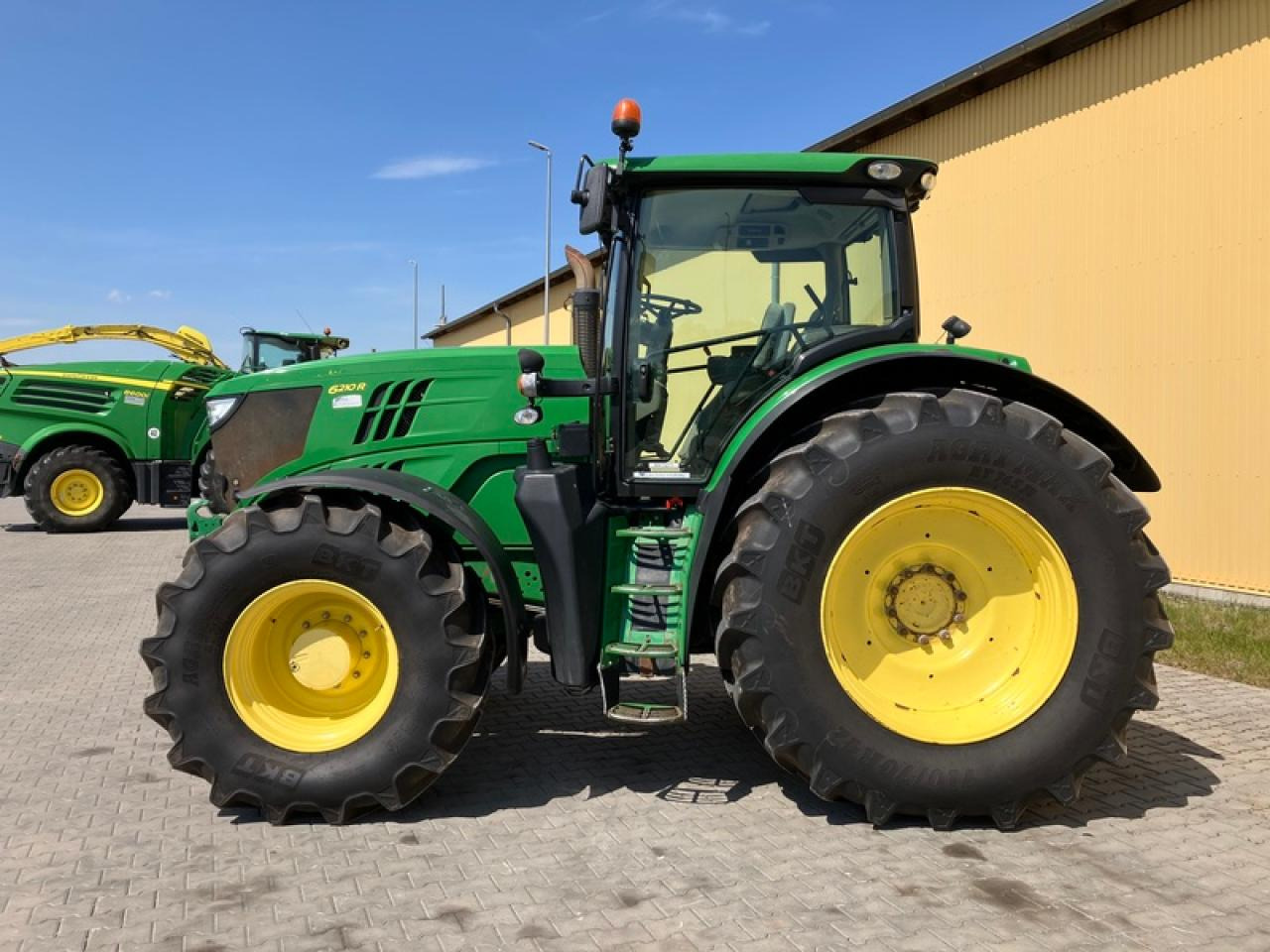 John Deere 6210R AUTOPOWER - Traktor: obrázek 2 John Deere 6210R AUTOPOWER - Traktor: obrázek 2