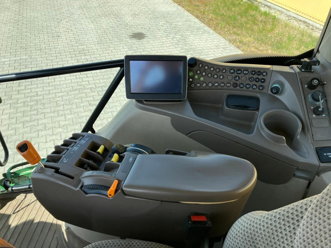 Traktor John Deere 6210R AUTOPOWER: obrázek 8