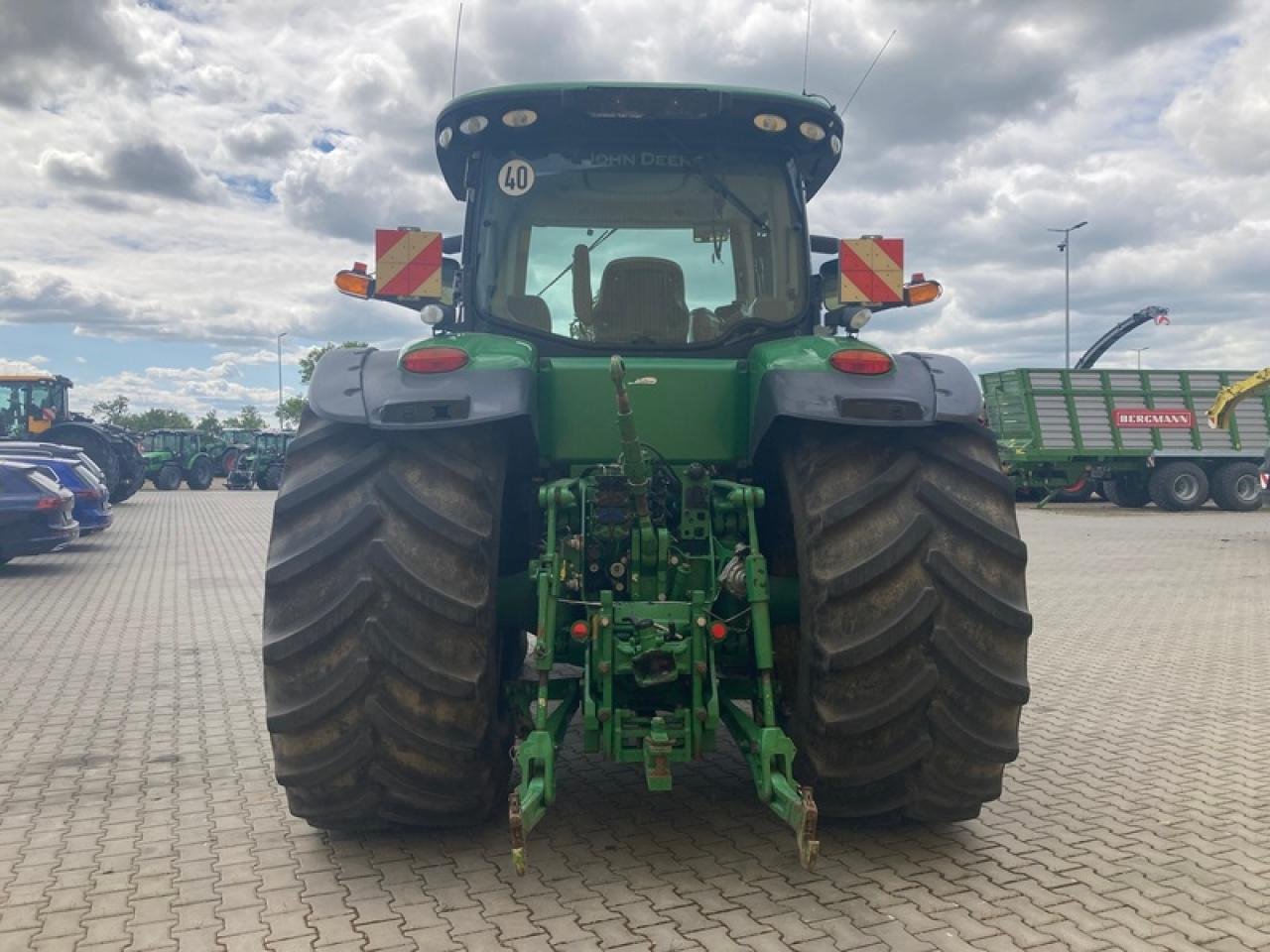 John Deere 8320 R AUTOPOWER - Traktor: obrázek 3 John Deere 8320 R AUTOPOWER - Traktor: obrázek 3