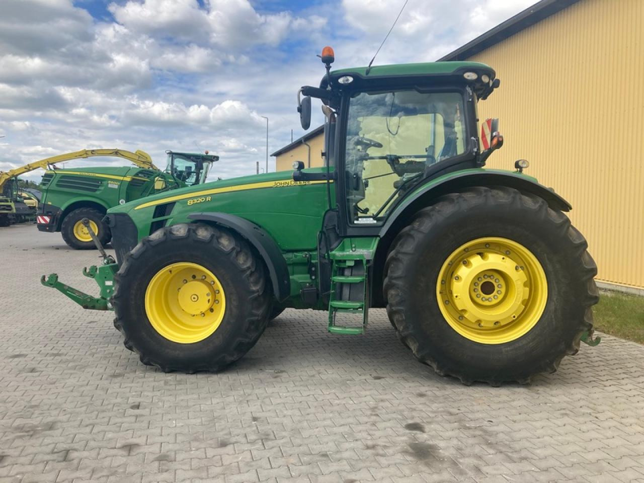 John Deere 8320 R AUTOPOWER - Traktor: obrázek 2 John Deere 8320 R AUTOPOWER - Traktor: obrázek 2