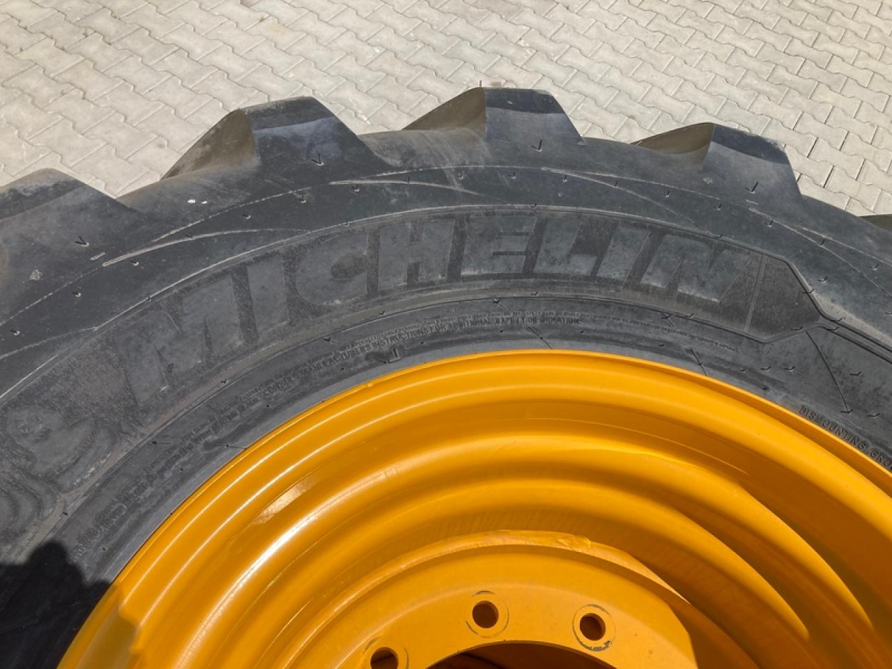 Michelin 620/70R26 VF CFO+ ZU JCB TM 420 - Pneumatiky: obrázek 5 Michelin 620/70R26 VF CFO+ ZU JCB TM 420 - Pneumatiky: obrázek 5