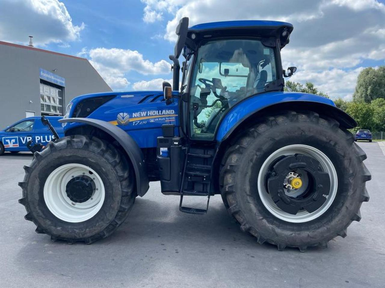 New Holland T 7.270 AUTOCOMMAND - Traktor: obrázek 2 New Holland T 7.270 AUTOCOMMAND - Traktor: obrázek 2