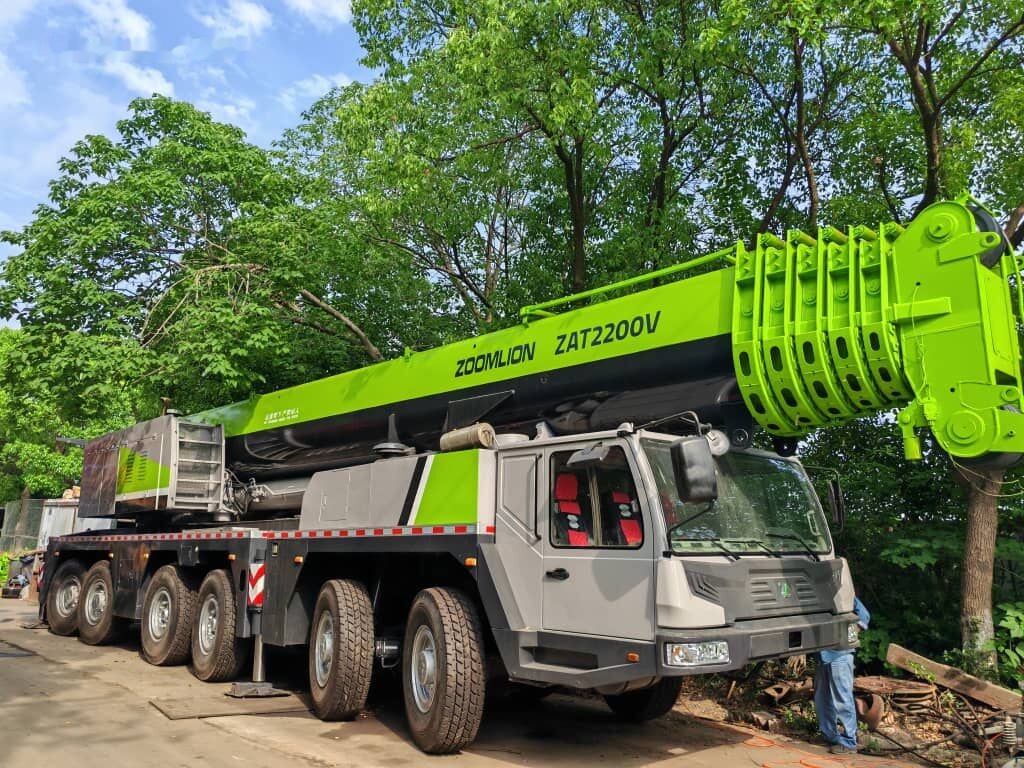 Zoomlion ZTC2200V 220T 220ton - Autojeřáb: obrázek 4 Zoomlion ZTC2200V 220T 220ton - Autojeřáb: obrázek 4