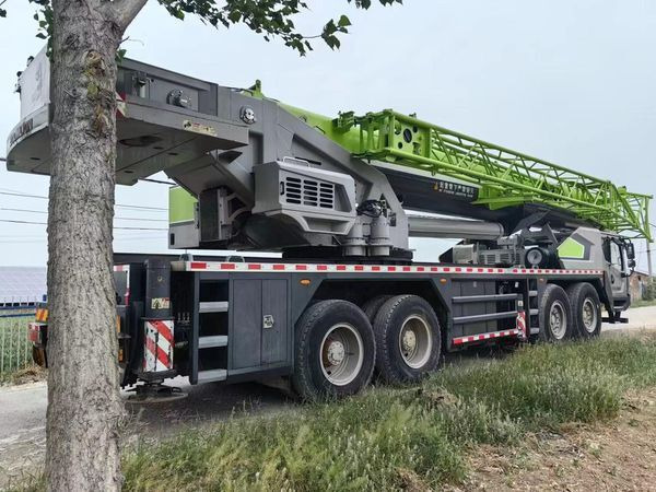 Zoomlion ZTC800 80ton 80t truck crane - Autojeřáb: obrázek 4 Zoomlion ZTC800 80ton 80t truck crane - Autojeřáb: obrázek 4