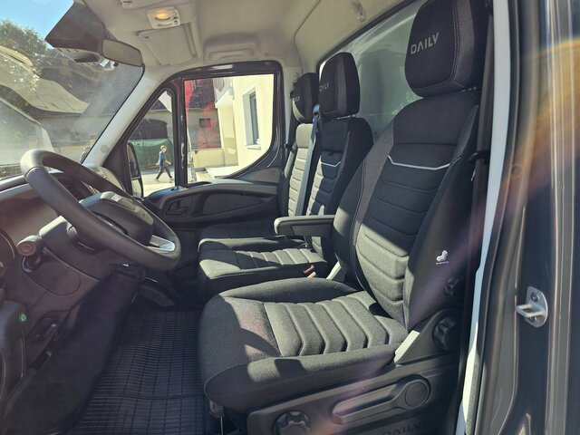 IVECO Daily 35S18 3.0 Koffer Voll-LED Navigation - Dodávka skřín: obrázek 2 IVECO Daily 35S18 3.0 Koffer Voll-LED Navigation - Dodávka skřín: obrázek 2