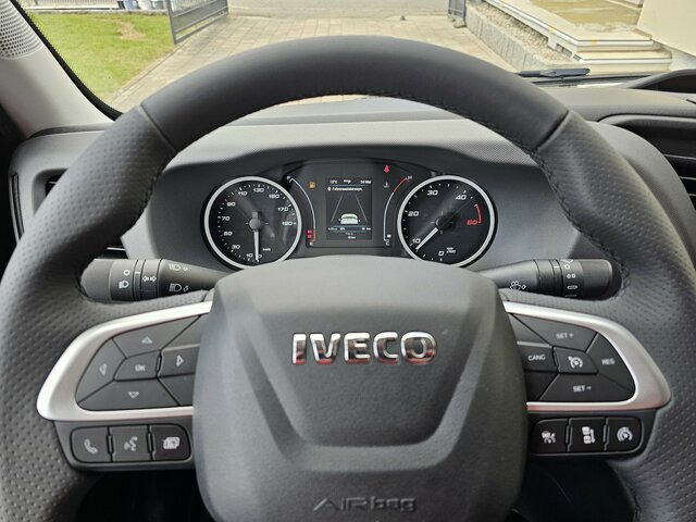 IVECO Daily 35S18HA8 3.0 Hi-Matic AHK Tachograph LED - Dodávka skřín: obrázek 5 IVECO Daily 35S18HA8 3.0 Hi-Matic AHK Tachograph LED - Dodávka skřín: obrázek 5