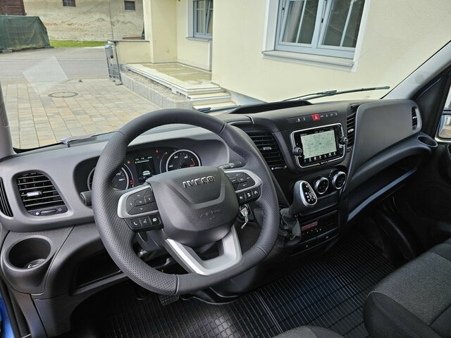 IVECO Daily 35S18HA8 3.0 Hi-Matic AHK Tachograph LED - Dodávka skřín: obrázek 4 IVECO Daily 35S18HA8 3.0 Hi-Matic AHK Tachograph LED - Dodávka skřín: obrázek 4